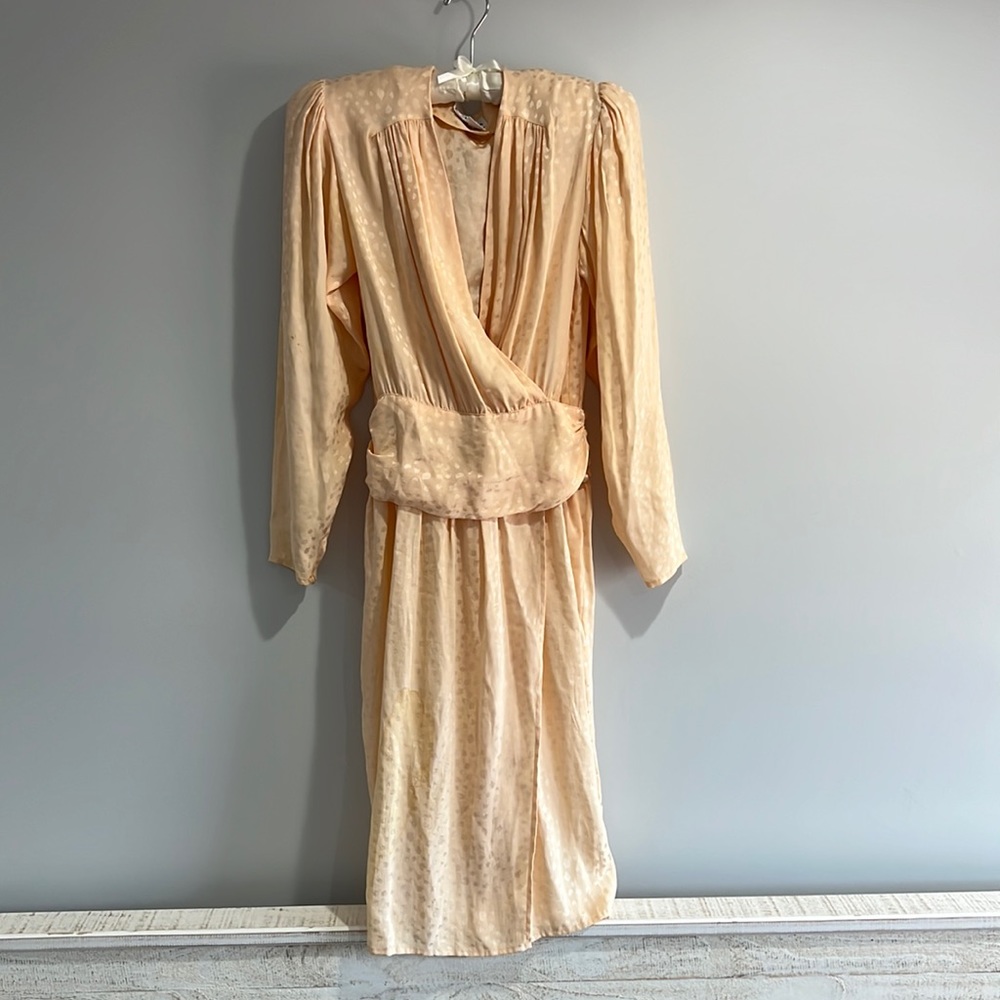 VINTAGE 1980s 100% silk Knee Length Dress with Shoulder Pads (Size 2)